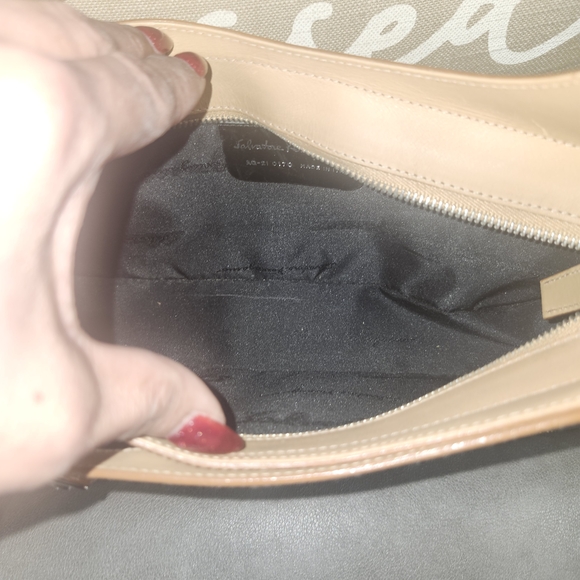 Salvatore Ferragamo Beige Shoulder Bag - Picture 11 of 13
